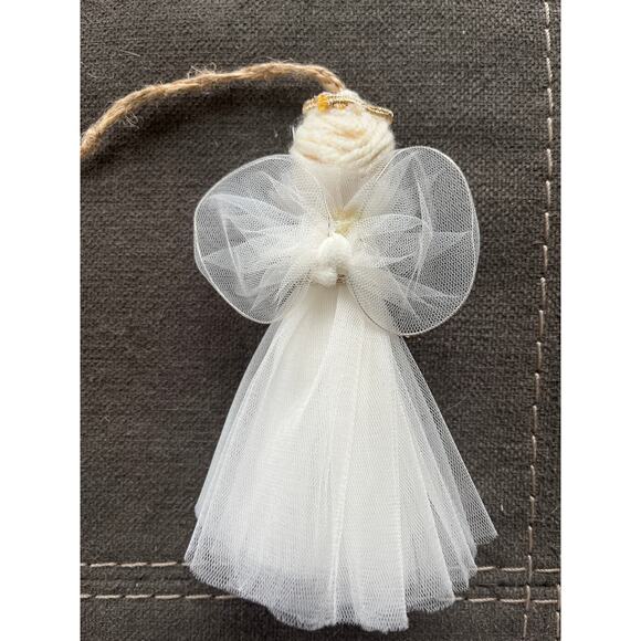 Beautiful angel Christmas Tree ornament - Picture 2 of 2